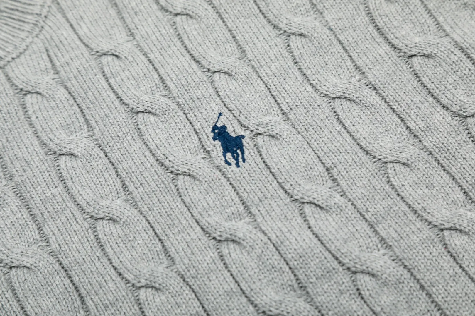 🅿️170 Top quality" Style number: DS052# (not off the shelves all year round) [Ralph Lauren men's round neck solid color pony embroidered logo knitted short sleeves] ✅Ralph Lauren classic basic versatile men's knitted short sleeves for all seasons ✅Main supply platform live broadcast Wholesale entities Replenish when out of stock Not off the shelves ✅ZP quality 1:1 version Scan the code to enter the GF website Counter quality ✅Detailed quality is the only one in Guangzhou Imported high-quality cotton yarn, focusing on high-end, cost-effective, good quality needless to say ✅The version is restored to the original order, the maximum size can be worn up to 200 pounds, loose, comfortable and stress-free ✅The upper body is simple and easy to match, a must-have for men ootd. Good-looking clothes are never picky. A must-have recommendation for men's wardrobe. Size: S-XL Color: Black White Gray Khaki Navy Blue Gentleman Lake Blue